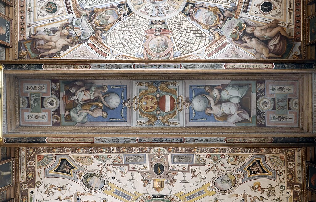 330-grottesche della volta del corridoio di levante. Stemma Medici-Asburgo, le sfere dell'acqua e dell'aria - Galleria degli Uffizi, Firenze